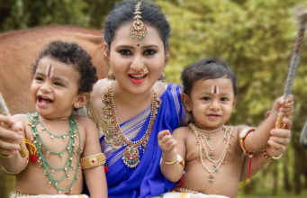 ಮಕ್ಕಳಿಗೆ ಕೃಷ್ಣನ ವೇಷ ತೊಡಿಸಿ ಸಂಭ್ರಮಿಸಿದ ಅಮೂಲ್ಯ, ರಿಷಭ್ ಶೆಟ್ಟಿ – ಪ್ರಗತಿ ದಂಪತಿ