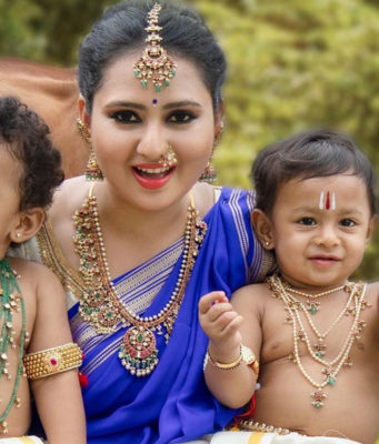 ಮಕ್ಕಳಿಗೆ ಕೃಷ್ಣನ ವೇಷ ತೊಡಿಸಿ ಸಂಭ್ರಮಿಸಿದ ಅಮೂಲ್ಯ, ರಿಷಭ್ ಶೆಟ್ಟಿ – ಪ್ರಗತಿ ದಂಪತಿ