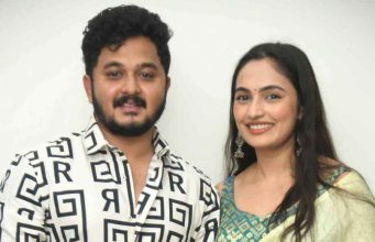 ‘ಪುರುಷೋತ್ತಮನ ಪ್ರಸಂಗ’ ಟ್ರೇಲರ್ | ದೇವದಾಸ್ ಕಾಪಿಕಾಡ್ ನಿರ್ದೇಶನದ ಸಿನಿಮಾ 'ಪುರುಷೋತ್ತಮನ ಪ್ರಸಂಗ' ಟ್ರೇಲರ್ | ದೇವದಾಸ್ ಕಾಪಿಕಾಡ್ ನಿರ್ದೇಶನದ ಸಿನಿಮಾ - Kannadamojo360