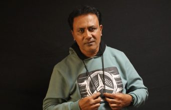 ಲವ್ ಸಸ್ಪೆನ್ಸ್ ಥ್ರಿಲ್ಲರ್ ಸಿನಿಮಾ ‘ಹೊಸತರ’ | ನಿರ್ದೇಶಕನಾಗಿ ಎಂಟ್ರಿ ಕೊಟ್ಟ ಅಫ್ಜಲ್ ಪತ್ರಕರ್ತನಾಗಿ, ನಟನಾಗಿ ಹಾಗೂ ಕಾರ್ಯಕಾರಿ ನಿರ್ಮಾಪಕರಾಗಿ ಅಫ್ಜಲ್ ಕನ್ನಡ ಚಿತ್ರರಂಗಕ್ಕೆ ಚಿರಪರಿಚಿತರು. ಈಗ 'ಹೊಸತರ' ಚಿತ್ರದ ಮೂಲಕ ನಿರ್ದೇಶಕನಾಗಿ ಚಂದನವನಕ್ಕೆ ಪ್ರವೇಶಿಸುತ್ತಿದ್ದಾರೆ - Kannadamojo360