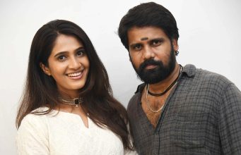 ‘ಎಲ್ಟು ಮುತ್ತಾ’ ಟೈಟಲ್ ಪೋಸ್ಟರ್ ರಿಲೀಸ್ | ಹೈ5 ಸ್ಟುಡಿಯೋ ಬ್ಯಾನರ್ಗೆ ಚಾಲನೆ 'ಎಲ್ಟು ಮುತ್ತಾ' ಟೈಟಲ್ ಪೋಸ್ಟರ್ ರಿಲೀಸ್ | ಹೈ5 ಸ್ಟುಡಿಯೋ ಬ್ಯಾನರ್ಗೆ ಚಾಲನೆ - Kannadamojo360