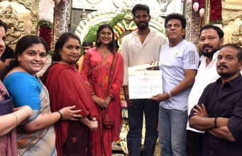 ‘ಫಾದರ್’ ಸಿನಿಮಾಗೆ ಚಾಲನೆ | ಪ್ರಕಾಶ್ ರೈ, ಕೃಷ್ಣ, ಅಮೃತಾ ನಟನೆಯ ಸಿನಿಮಾ 'ಫಾದರ್' ಸಿನಿಮಾಗೆ ಚಾಲನೆ | ಪ್ರಕಾಶ್ ರೈ, ಕೃಷ್ಣ, ಅಮೃತಾ ನಟನೆಯ ಸಿನಿಮಾ - Kannadamojo360