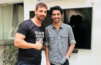 ಕುತೂಹಲ ಹುಟ್ಟಿಸಿದ ಭೇಟಿ | ಜಾನ್ ಅವರನ್ನು ನಿರ್ದೇಶಿಸಲಿದ್ದಾರೆಯೇ ಕಿರಣ್ರಾಜ್? ಕುತೂಹಲ ಹುಟ್ಟಿಸಿದ ಭೇಟಿ | ಜಾನ್ ಅಬ್ರಹಾಂ ನಿರ್ದೇಶಿಸಲಿದ್ದಾರೆಯೇ ಕಿರಣ್ರಾಜ್? - Kannadamojo360