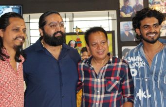 ಮಹೇಶ್ ಬಾಬು ನಿರ್ದೇಶನದಲ್ಲಿ smile guru ರಕ್ಷಿತ್ | ಜೂನ್ 11ರಿಂದ ಶೂಟಿಂಗ್ ಶುರು ಮಹೇಶ್ ಬಾಬು ನಿರ್ದೇಶನದಲ್ಲಿ smile guru ರಕ್ಷಿತ್ | ಜೂನ್ 11ರಿಂದ ಶೂಟಿಂಗ್ ಶುರು - Kannadamojo360