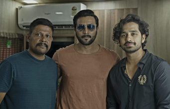 ‘ಚೌಕಿದಾರ್’ ಟೈಟಲ್ ರಿವೀಲ್ ಮಾಡಿದ ಶ್ರೀಮುರಳಿ | ಪೃಥ್ವಿ ಹೊಸ ಸಿನಿಮಾ 'ಚೌಕಿದಾರ್' ಟೈಟಲ್ ರಿವೀಲ್ ಮಾಡಿದ ಶ್ರೀಮುರಳಿ | ಪೃಥ್ವಿ ಹೊಸ ಸಿನಿಮಾ - Kannadamojo360