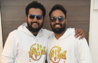 ‘ರಮೇಶ ಸುರೇಶ’ ಟ್ರೇಲರ್ | ಬೆನಕ ಮತ್ತು ಯಶು ರಾಜ್ ನಟನೆಯ ಕಾಮಿಡಿ ಸಿನಿಮಾ 'ರಮೇಶ ಸುರೇಶ' ಟ್ರೇಲರ್ | ಬೆನಕ ಮತ್ತು ಯಶು ರಾಜ್ ನಟನೆಯ ಕಾಮಿಡಿ ಸಿನಿಮಾ - Kannadamojo360