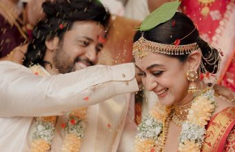 ನಟ ಉಮಾಪತಿ ರಾಮಯ್ಯ ಅವರನ್ನು ವರಿಸಿದ ಐಶ್ವರ್ಯ ಅರ್ಜುನ್ ಸರ್ಜಾ ನಟ ಉಮಾಪತಿ ರಾಮಯ್ಯ ಅವರನ್ನು ವರಿಸಿದ ಐಶ್ವರ್ಯ ಅರ್ಜುನ್ ಸರ್ಜಾ - Kannadamojo360