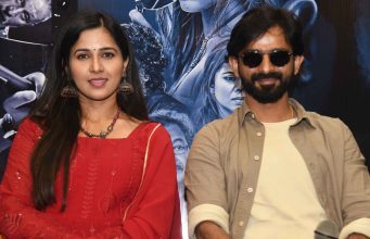 ‘ಕಣಂಜಾರು’ ಟೀಸರ್ | ಕರಾವಳಿ ತೀರದ ಸಸ್ಪೆನ್ಸ್ – ಥ್ರಿಲ್ಲರ್ ಕಥಾನಕ 'ಕಣಂಜಾರು' ಟೀಸರ್ | ಕರಾವಳಿ ತೀರದ ಸಸ್ಪೆನ್ಸ್ - ಥ್ರಿಲ್ಲರ್ ಕಥಾನಕ - Kannadamojo360